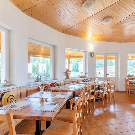 Farma Slunecny Dvur Apartmany A Family Stany Strecha Pod Strechou Hermanuv Mestec Bagian luar foto