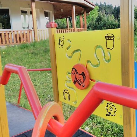 Farma Slunecny Dvur Apartmany A Family Stany Strecha Pod Strechou Hermanuv Mestec Bagian luar foto