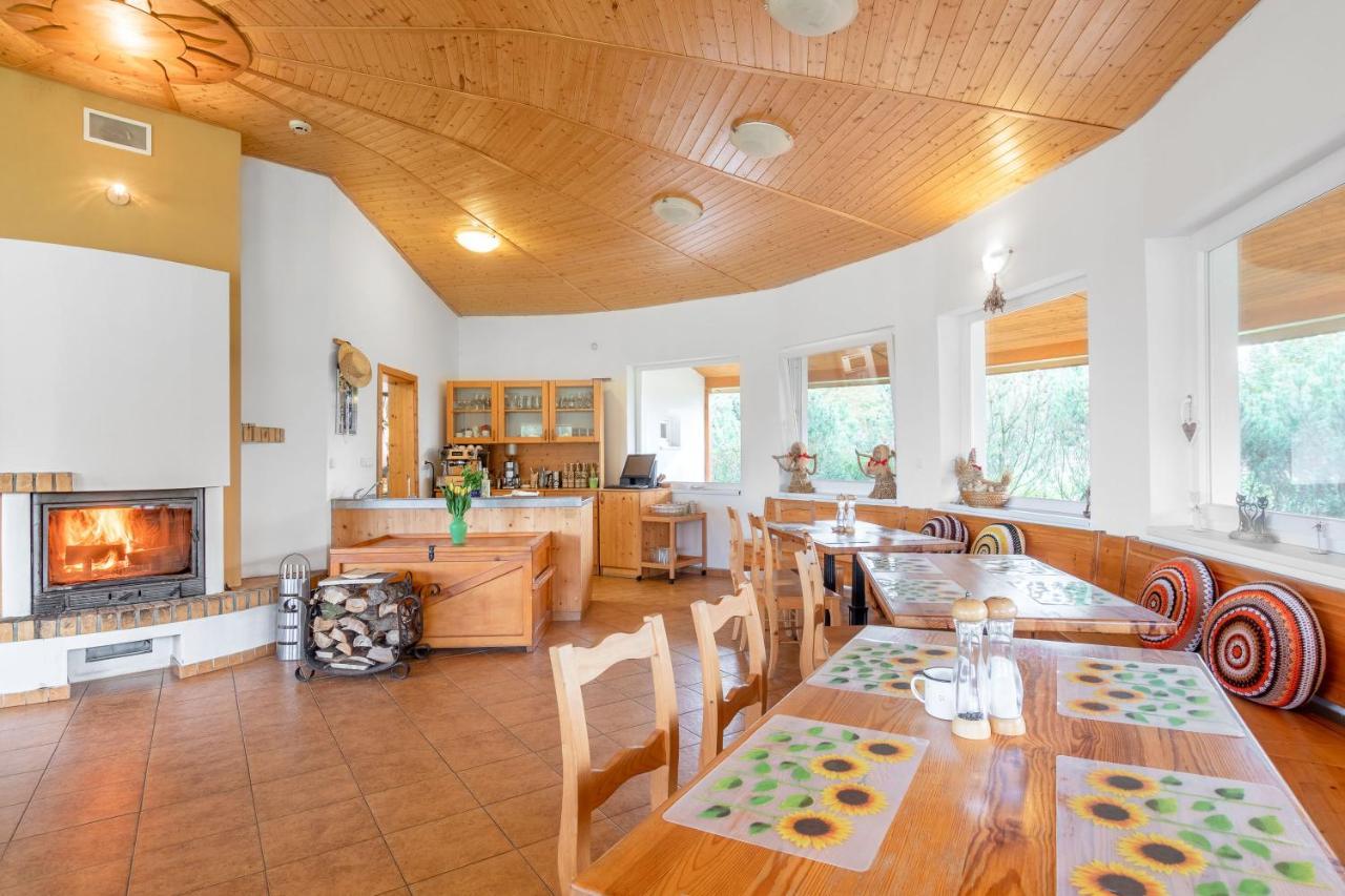 Farma Slunecny Dvur Apartmany A Family Stany Strecha Pod Strechou Hermanuv Mestec Bagian luar foto