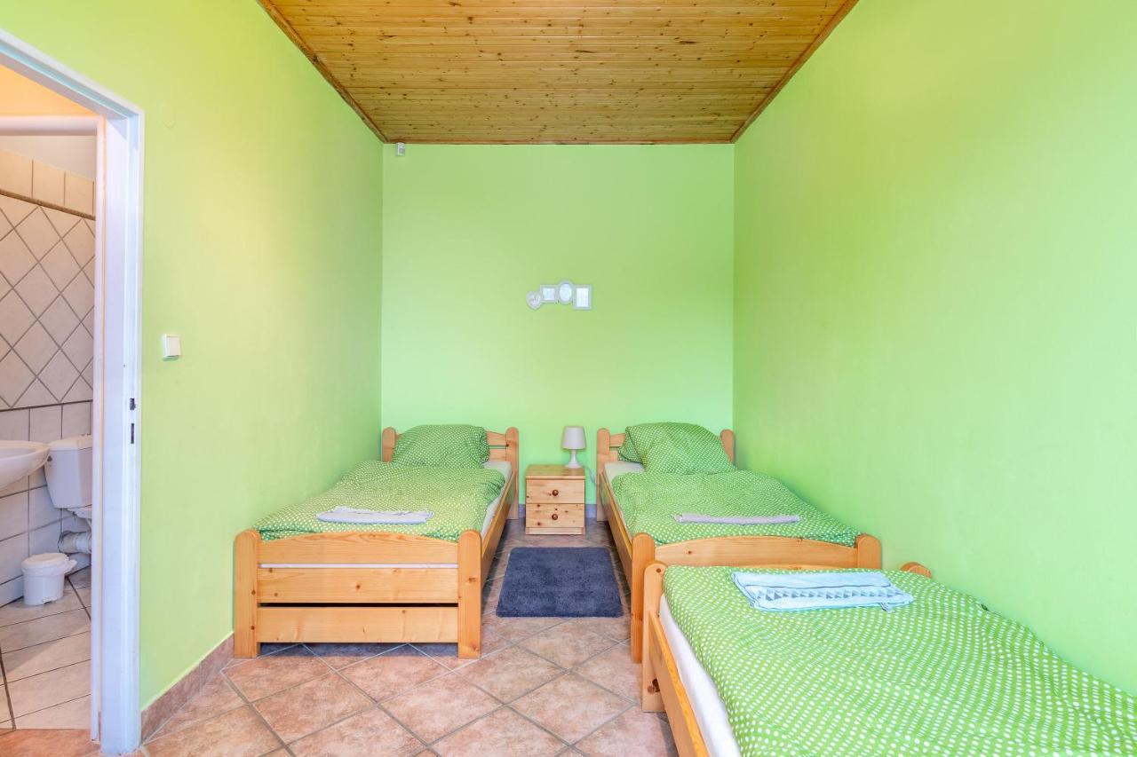 Farma Slunecny Dvur Apartmany A Family Stany Strecha Pod Strechou Hermanuv Mestec Bagian luar foto