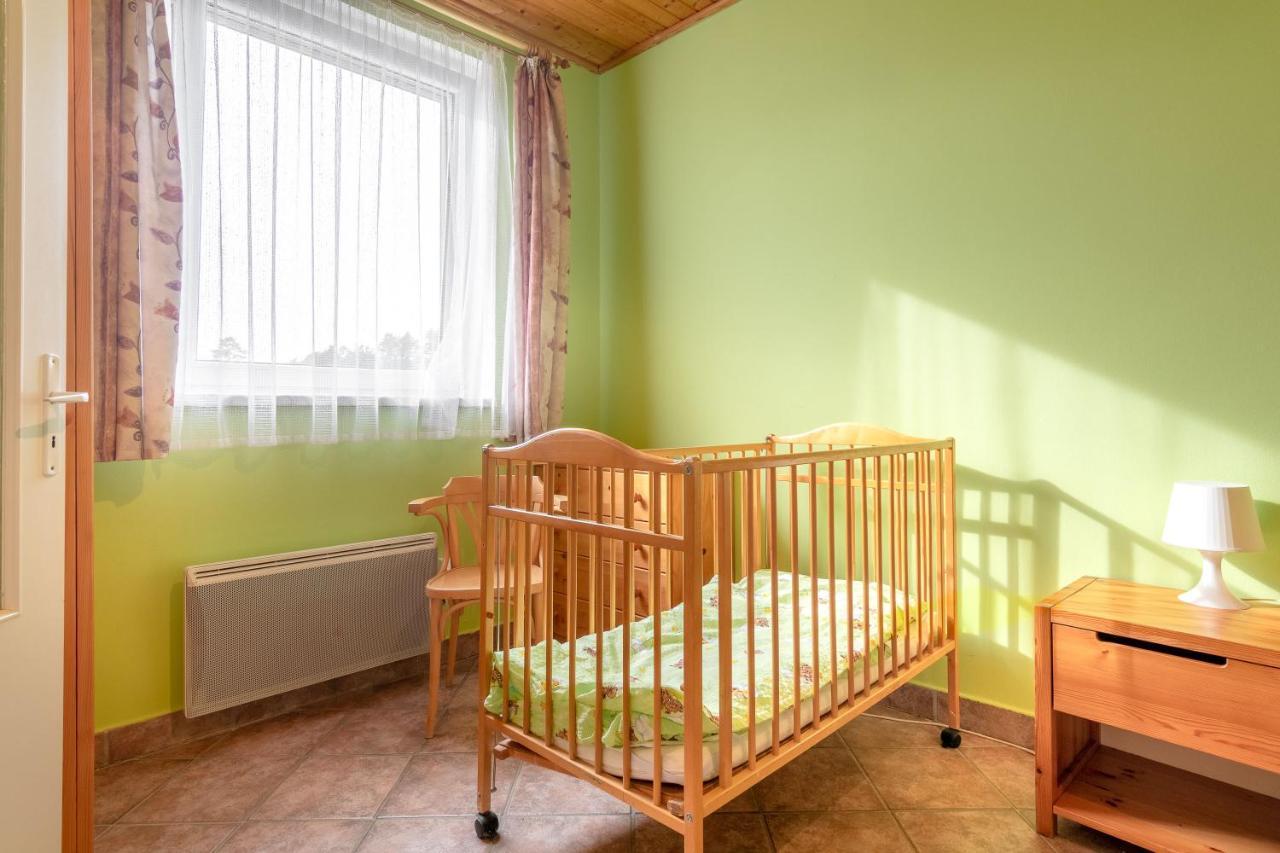 Farma Slunecny Dvur Apartmany A Family Stany Strecha Pod Strechou Hermanuv Mestec Bagian luar foto