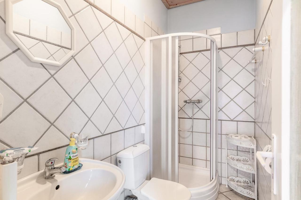 Farma Slunecny Dvur Apartmany A Family Stany Strecha Pod Strechou Hermanuv Mestec Bagian luar foto